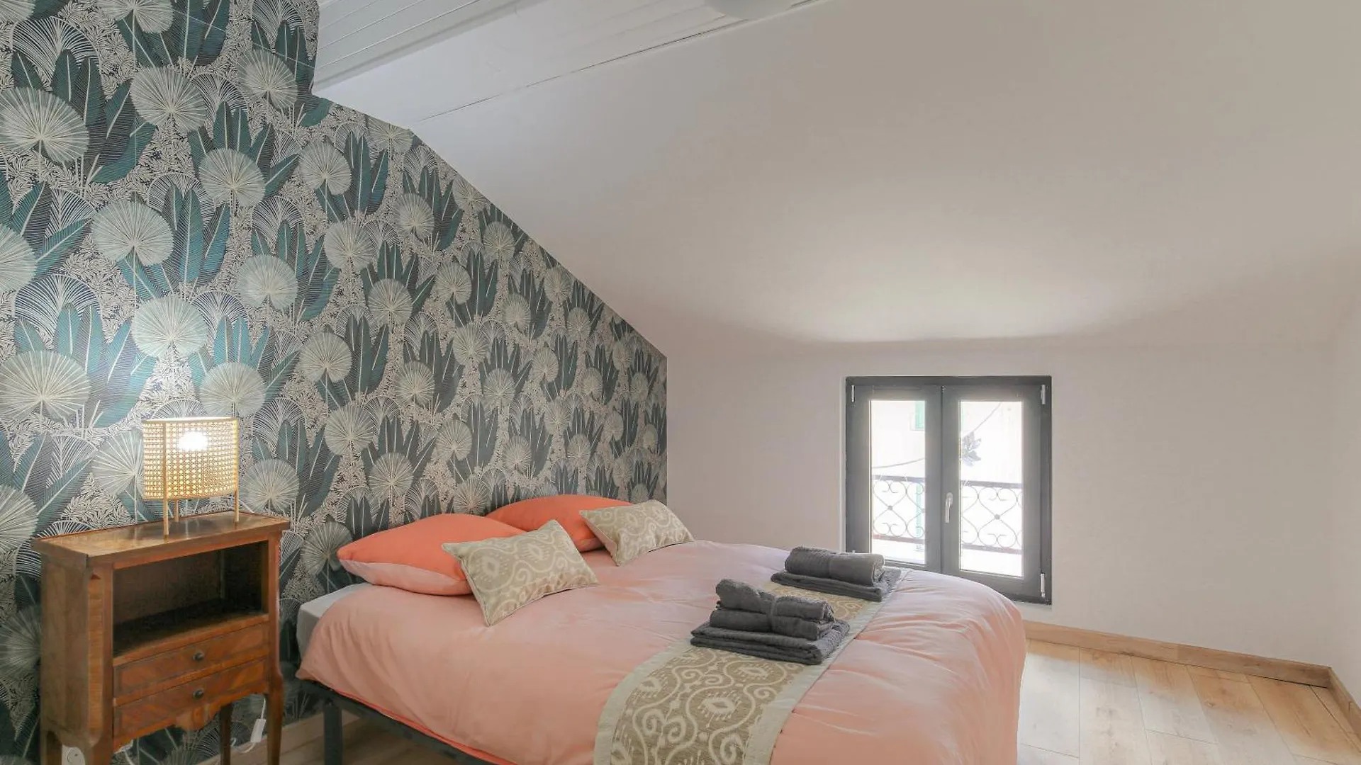Gite La Terrasse, 4 Chambres, 10 Pers, Centre Ville Lagnieu Ferienhaus